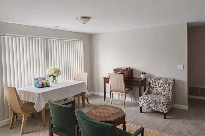 Cozy, Quiet Fort Wayne Apartment, Near Airport - Fort Wayne, IN