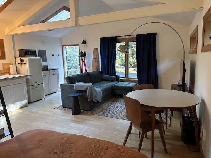 The Cabin At Playhaus - Bellingham, WA