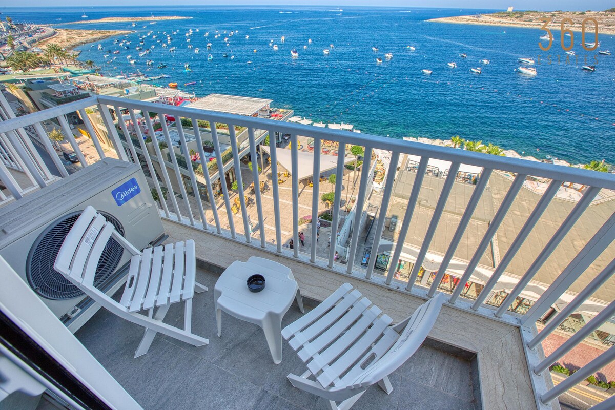 Beautiful seafront 1BR home w/comfy bed, AC & WIFI