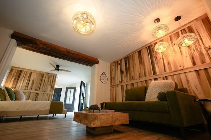 The Bohemian Pines Suite - Buckeye Lake, OH
