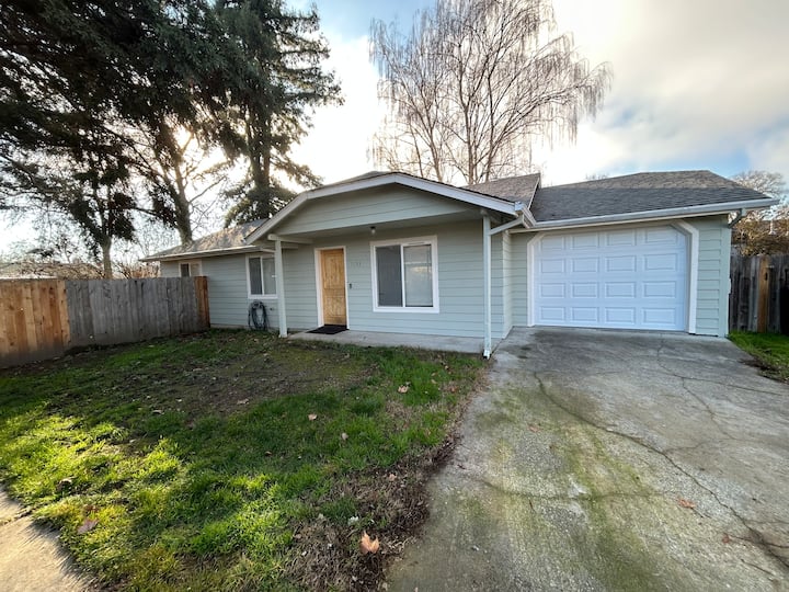 Newly Renovated Central Home In Grants Pass - Oregon