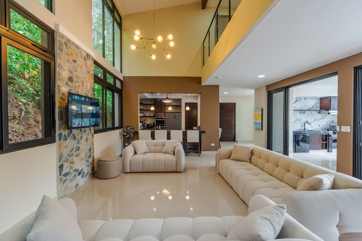 Three Bedroom Luxury Mountain Home * Heated Pool * — 3 bedroom vacation rental in Altos del María