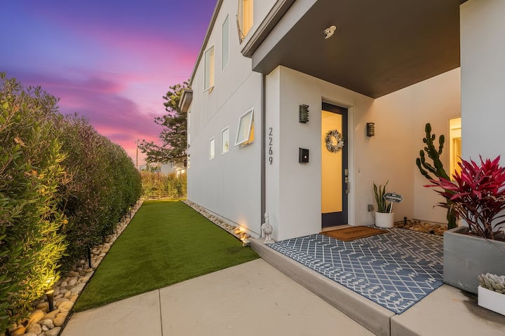 Ob Sun Deck | Modern Beach Home W/ 2 Rooftop Decks - San Diego, CA