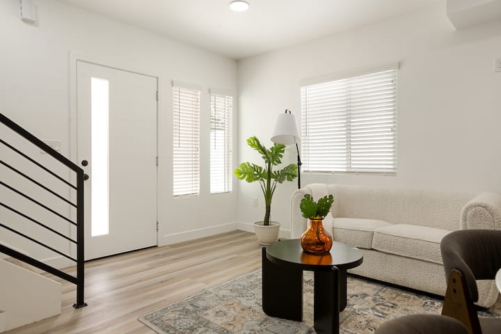 Cozy Modern Retreat. Mins From La & Universal 55a - Downey, CA