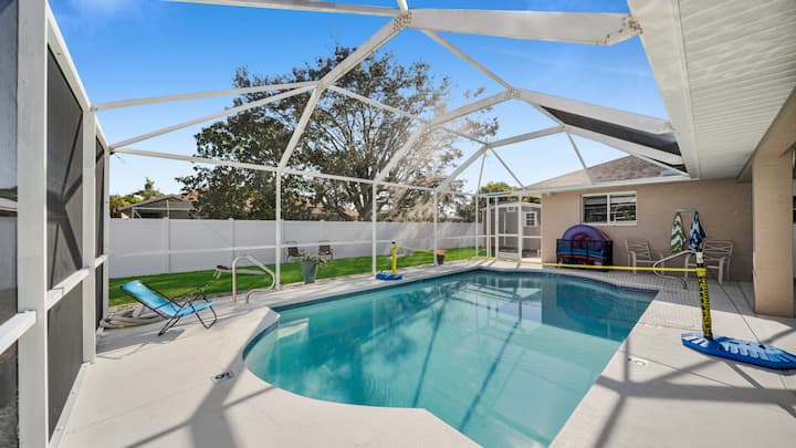 Relaxing Breeze Home/heated Pool - Cape Coral, FL