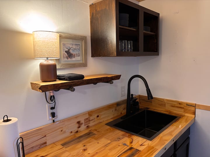 Cozy Rustic Studio - DuBois, PA