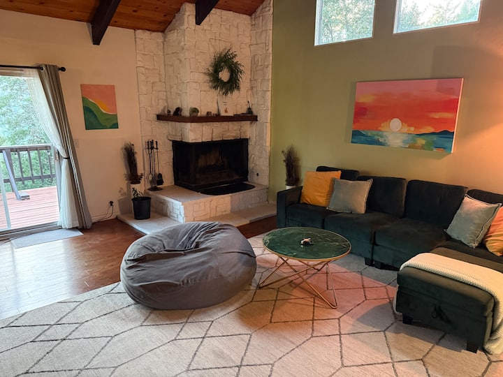 Cozy 3-story Chalet•movie Theater•stunning View - Crestline, CA