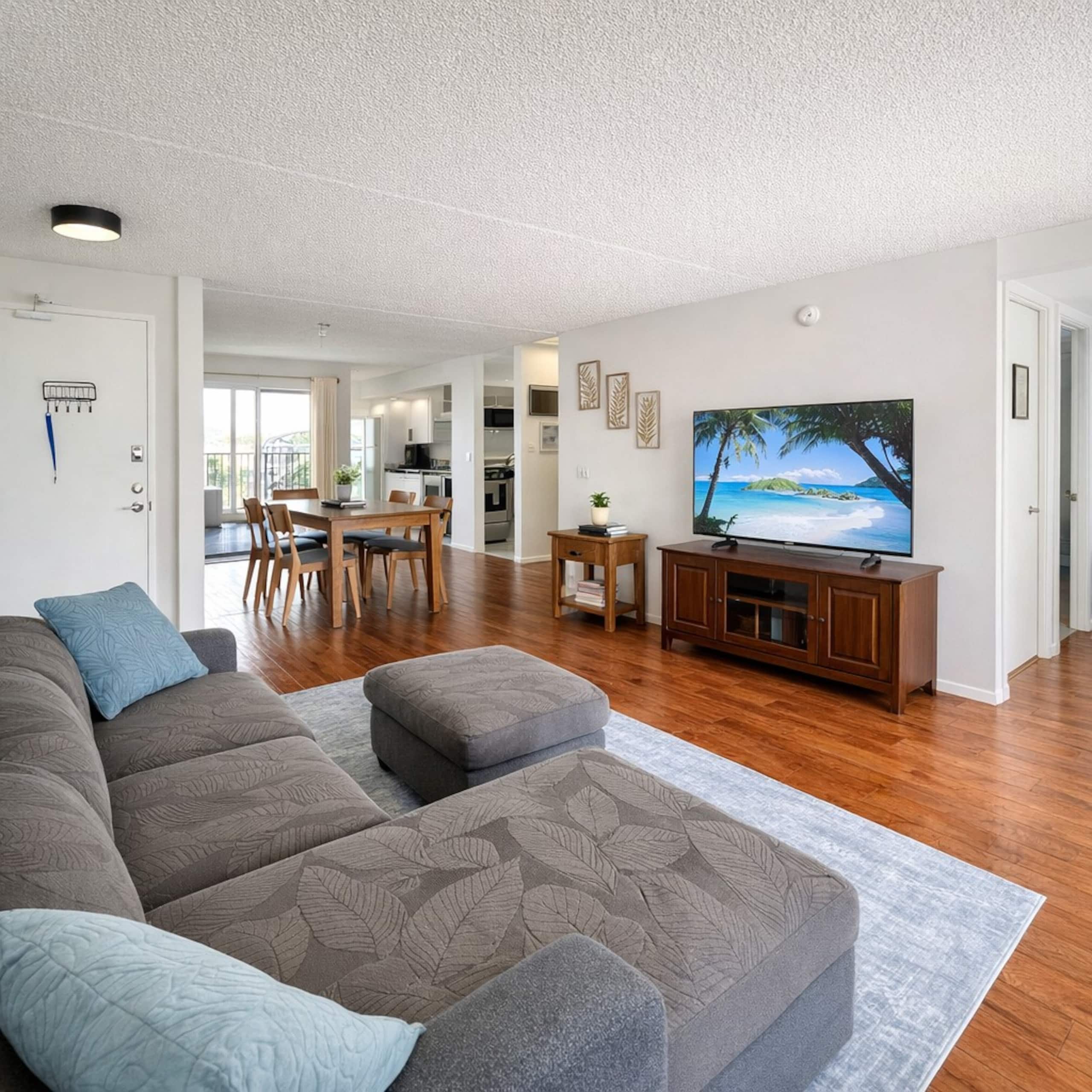 Corner Condo | Near Waikiki Beach | Free Parking - Image 6