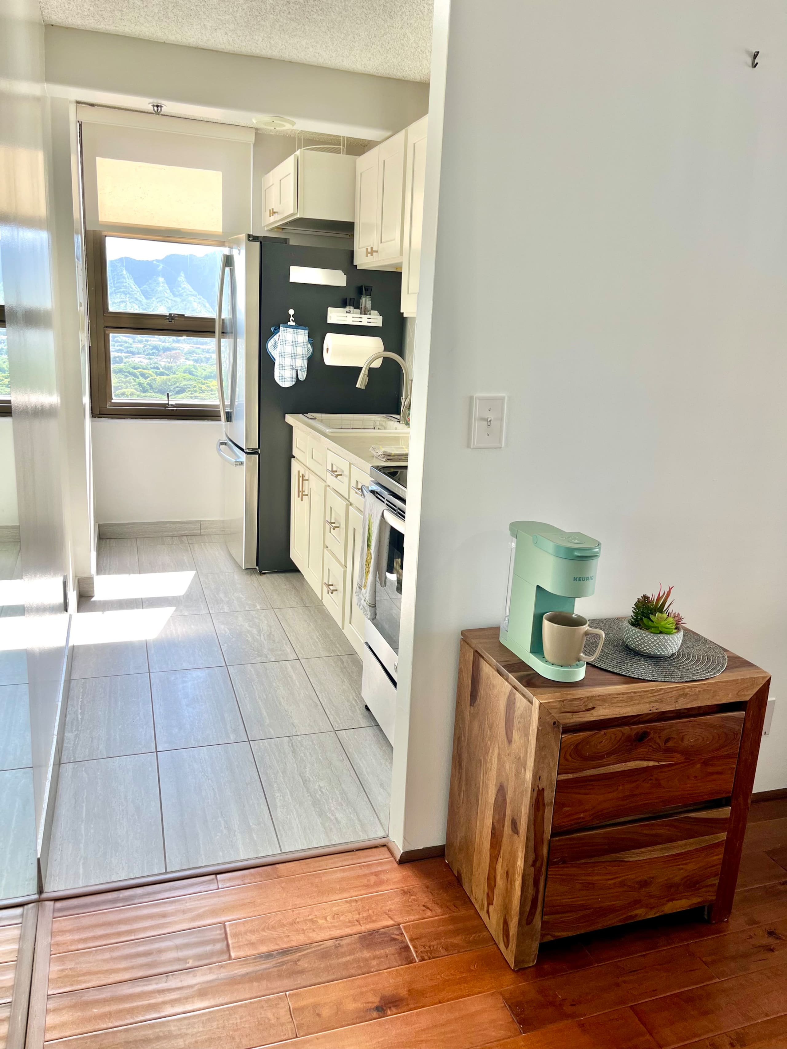 Corner Condo | Near Waikiki Beach | Free Parking - Image 8