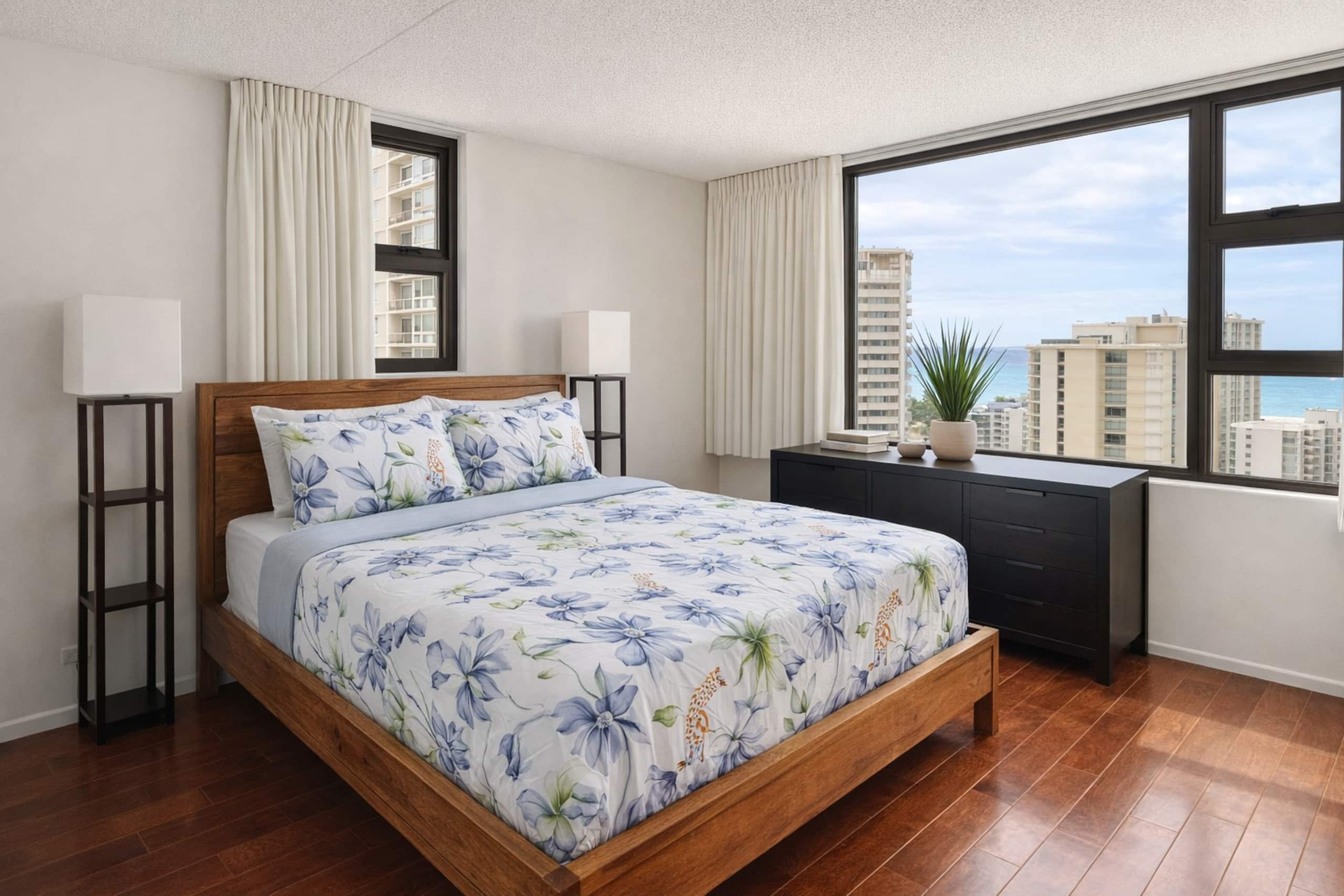 Corner Condo | Near Waikiki Beach | Free Parking - Image 1