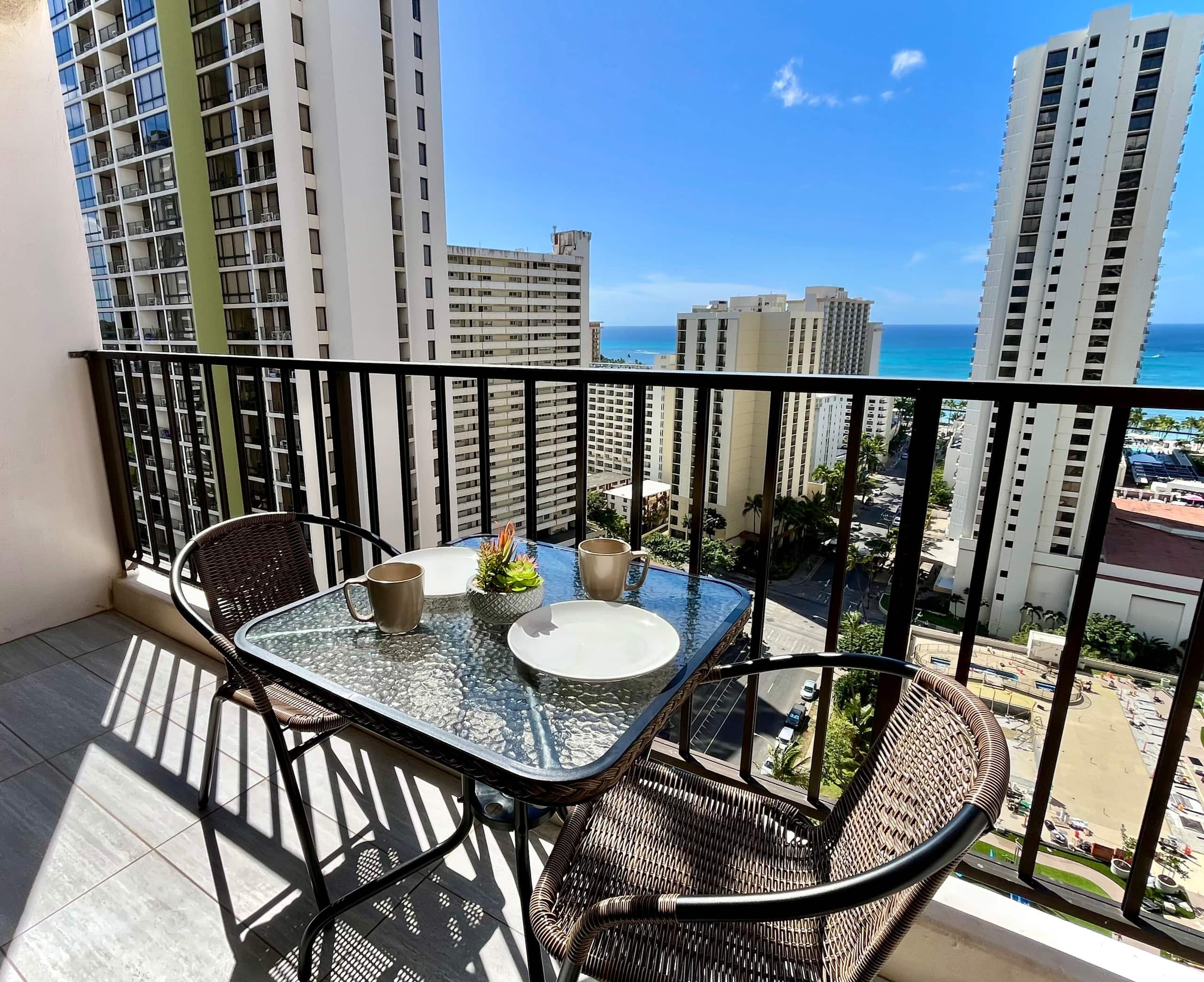 Corner Condo | Near Waikiki Beach | Free Parking - Image 31