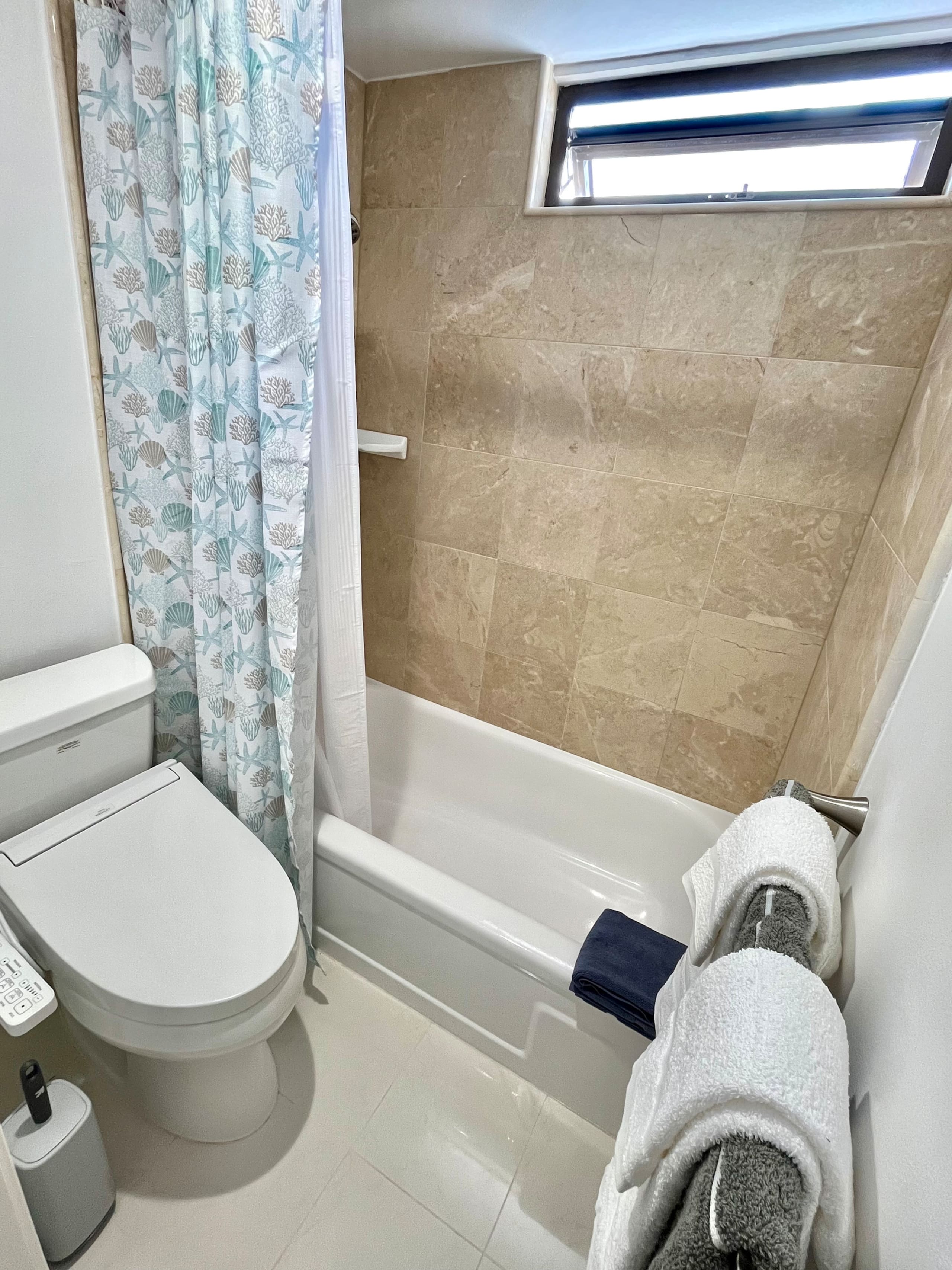 Corner Condo | Near Waikiki Beach | Free Parking - Image 24