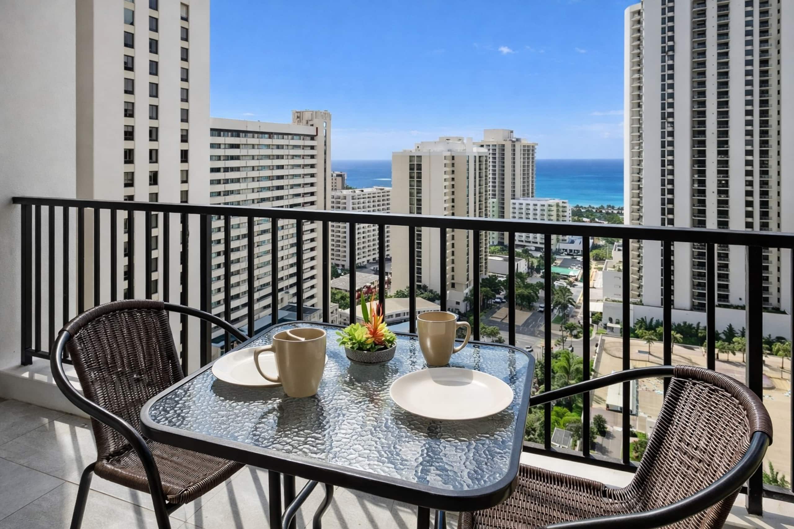 Corner Condo | Near Waikiki Beach | Free Parking - Image 32
