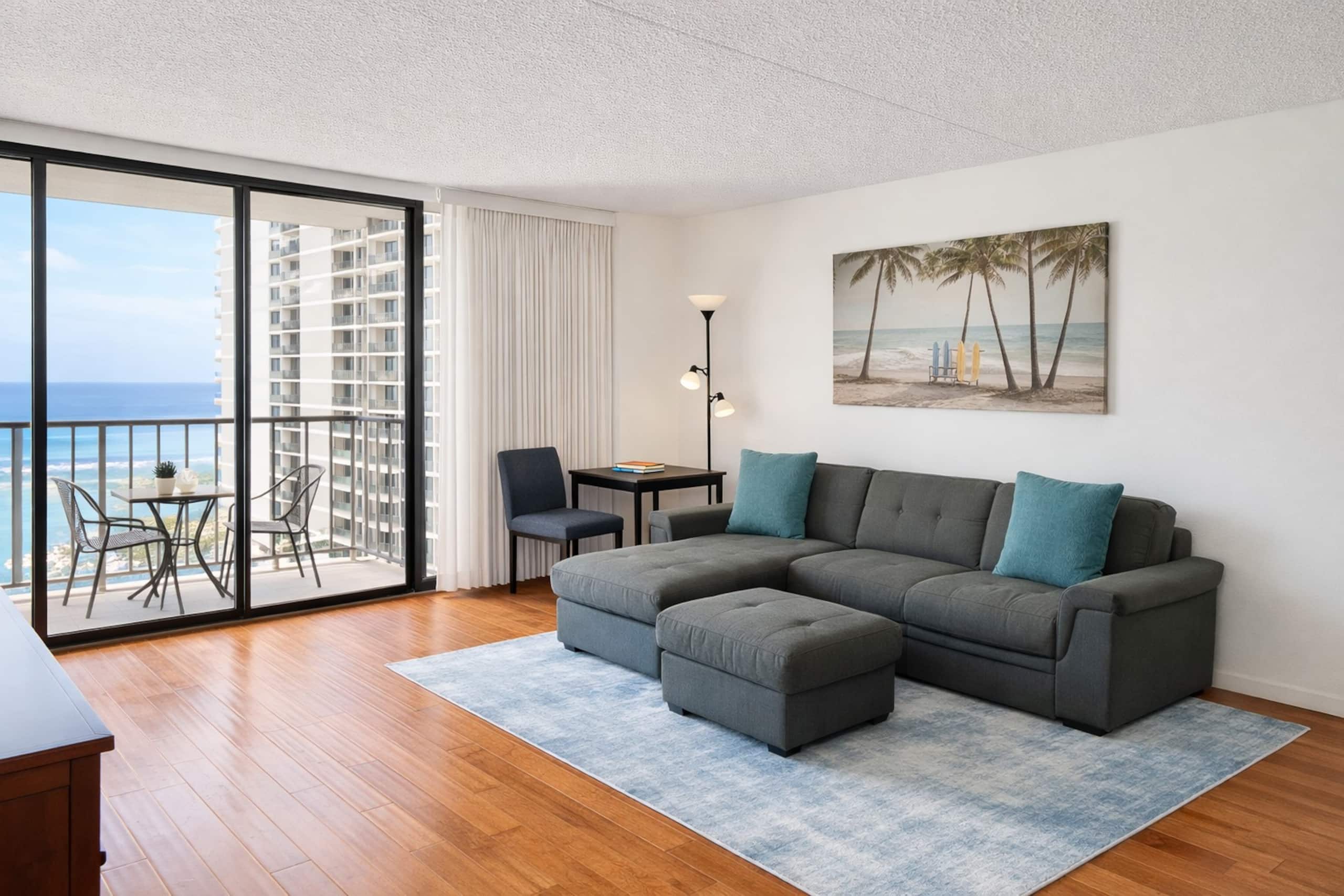 Corner Condo | Near Waikiki Beach | Free Parking - Image 4