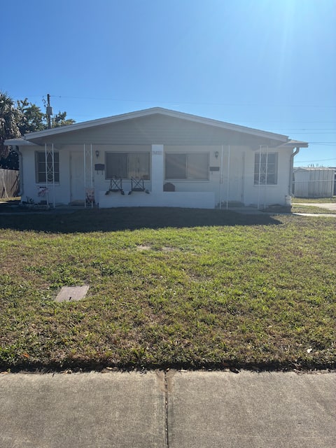 Top performing Airbnb: Cute 1/1 in Pinellas Park in Pinellas Park
