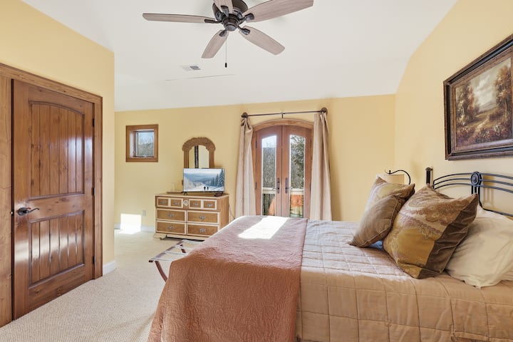 Wake to mountain light streaming into this peaceful bedroom. The cozy layout and quiet surroundings make it a favorite spot for unwinding and enjoying slow mornings.