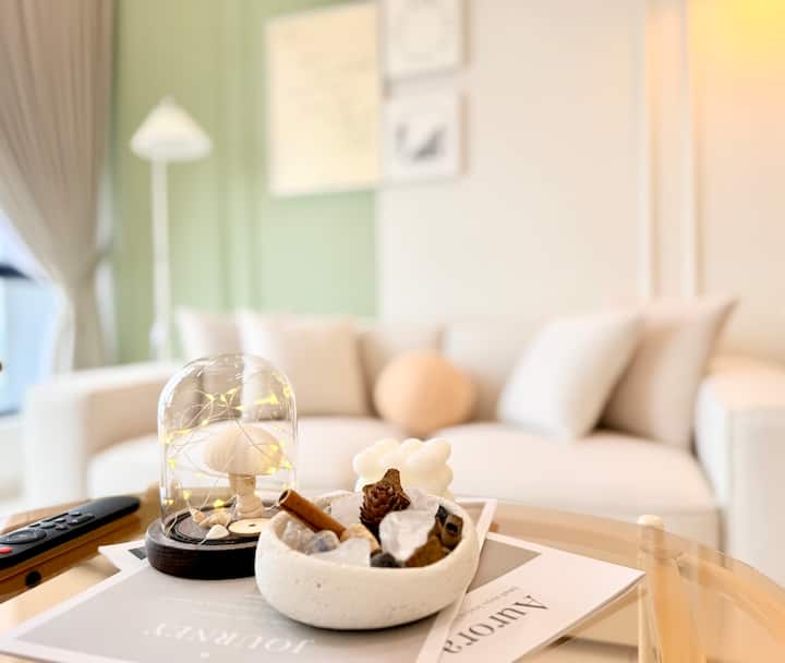 Maison Sage-space Residency-ksl-2br-projector-6pax - Woodlands