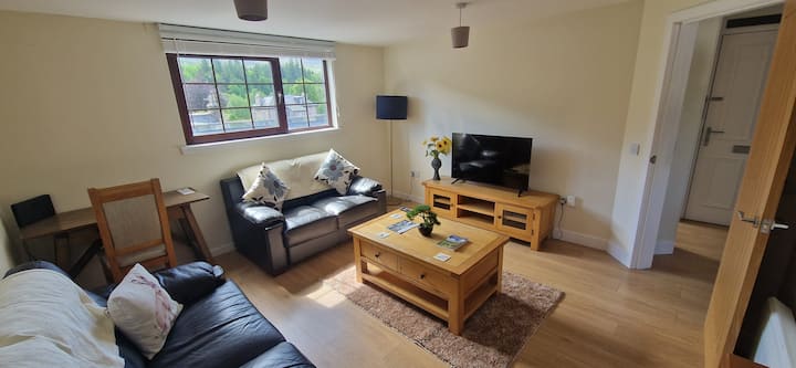 Top Floor Ballater Flat With Cairngorm Views - Ballater