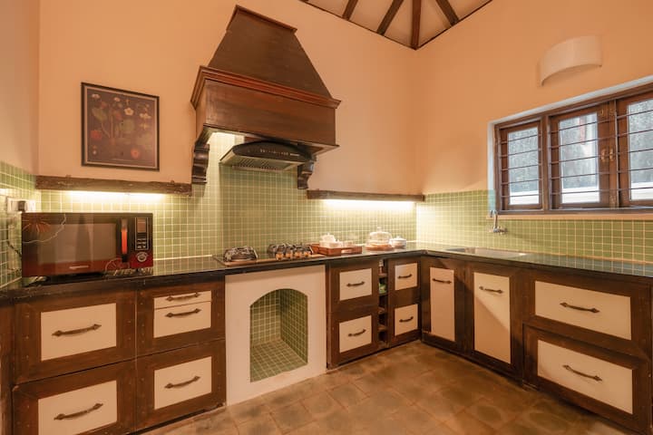 Full kitchen image 1
