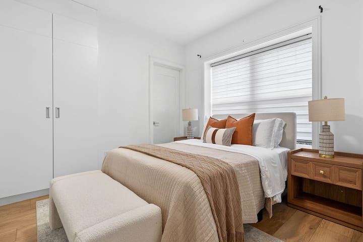 Brookline Ensuite Room | Fenway T Bu Bc - Newton, MA