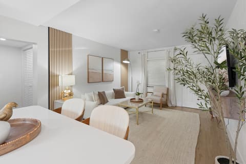 Successful Airbnb property: Cozy 2BR Prime Spot | Free Parking & Crib in Palma Ceia Pines