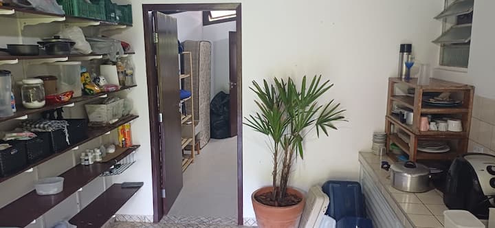 Mlango wa kuingia kupitia eneo la kufulia