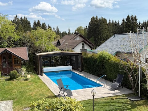 Top performing Airbnb: House on Rotkreuzweg with pool in Feldberg