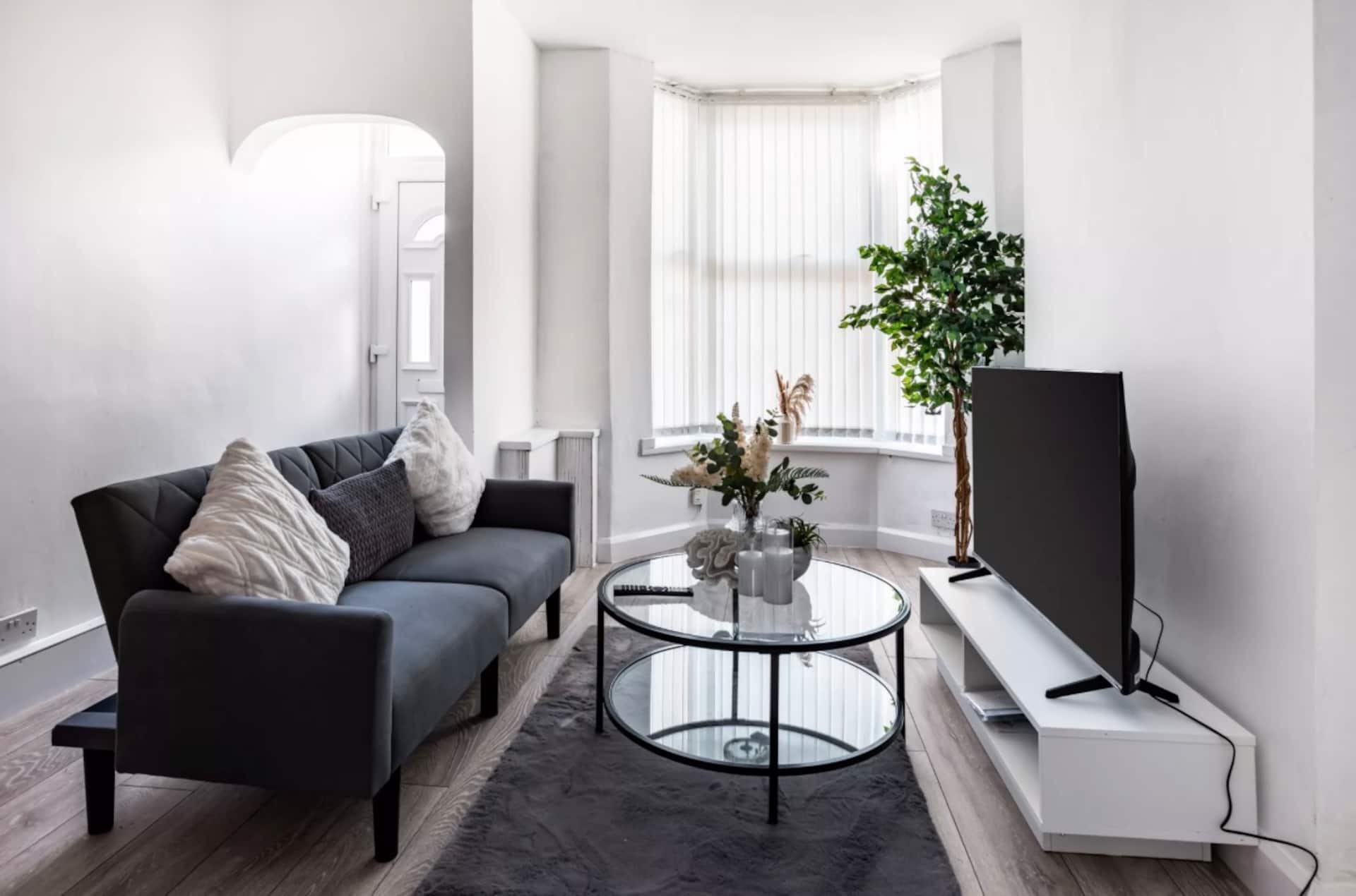 Modern and spacious 2-BR Home | near Liverpool.