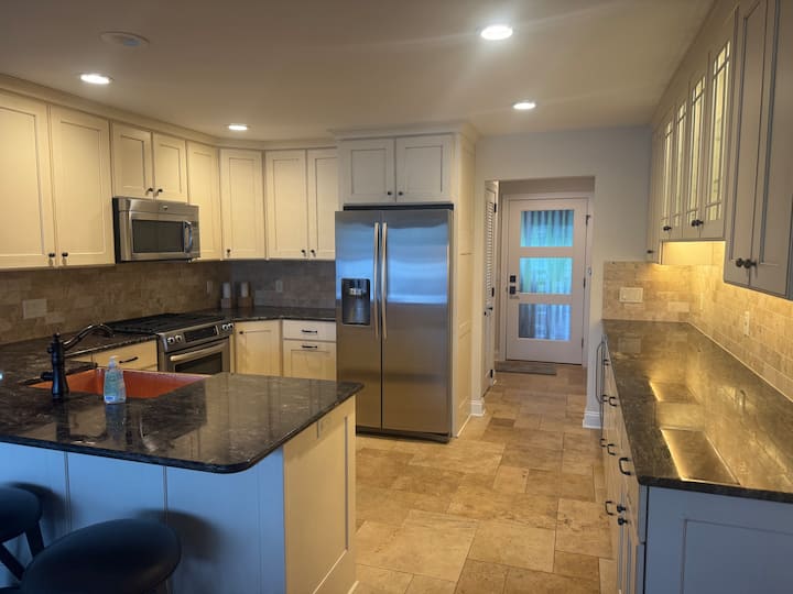 Waterfront Condo + Dock | Pool | Near Grand Haven - 格蘭德港