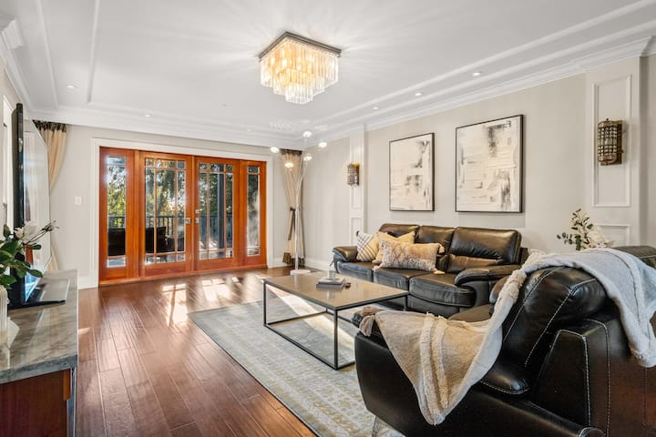 West Side 4br Luxury Home – Near Ubc - Vancouver