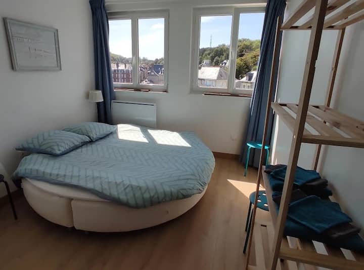 ห้องเซนต์วาล วิวทะเลและท่าเรือ