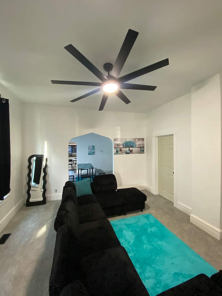 Modern Oasis Close To Downtown & Centrally Located - Toledo