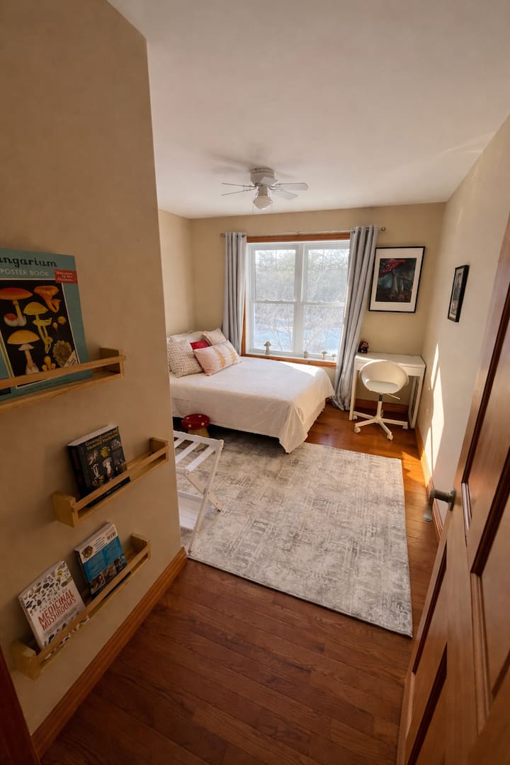 The Mushroom Room - with a double bed and a ton of mushroom books and pictures for the curious.