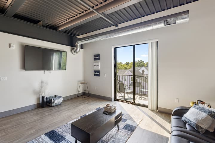 Luxury Downtown Apartment - Kalamazoo, MI
