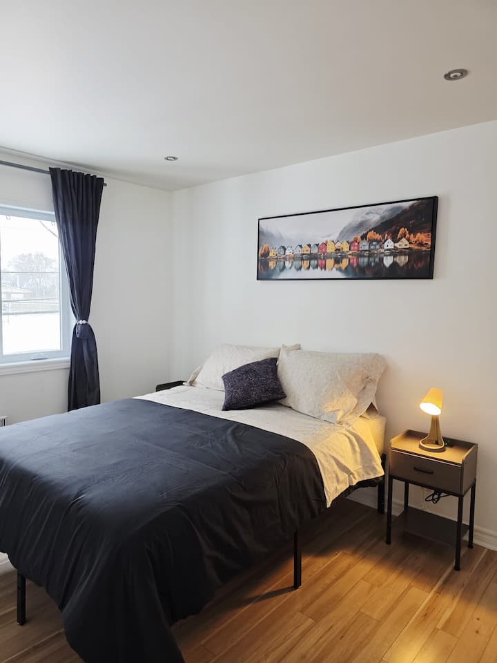 Soaking Tub, Backyard & Rooftop Terrace Near Metro - Longueuil