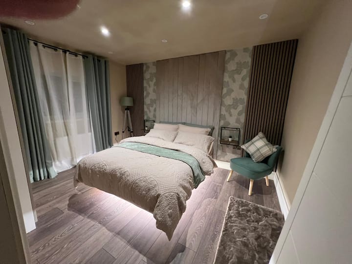 Modernized Detached 2 Bedroom Guest House. - Preston