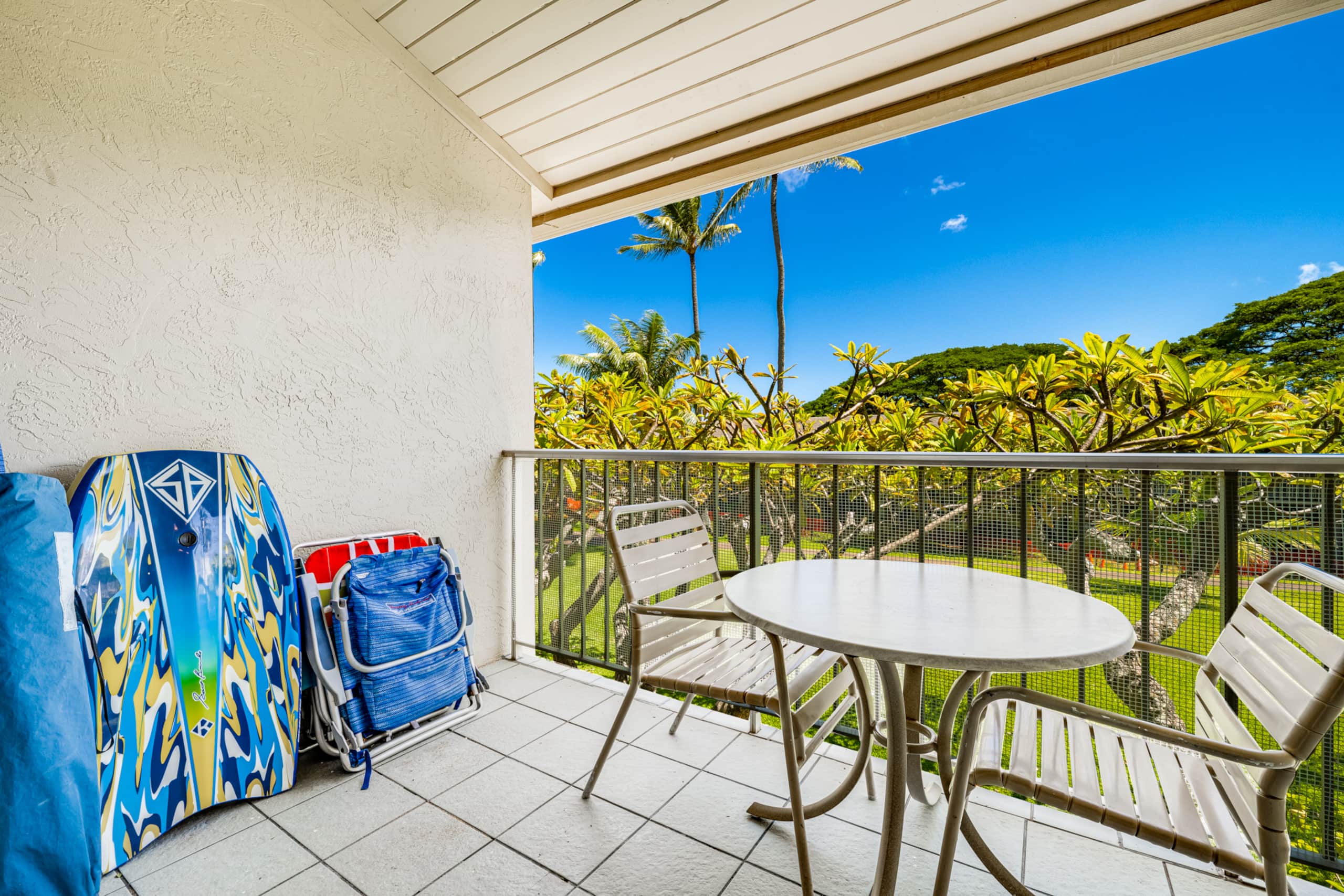 Spacious Maui retreat near Napili Bay AC & Pools - Image 11
