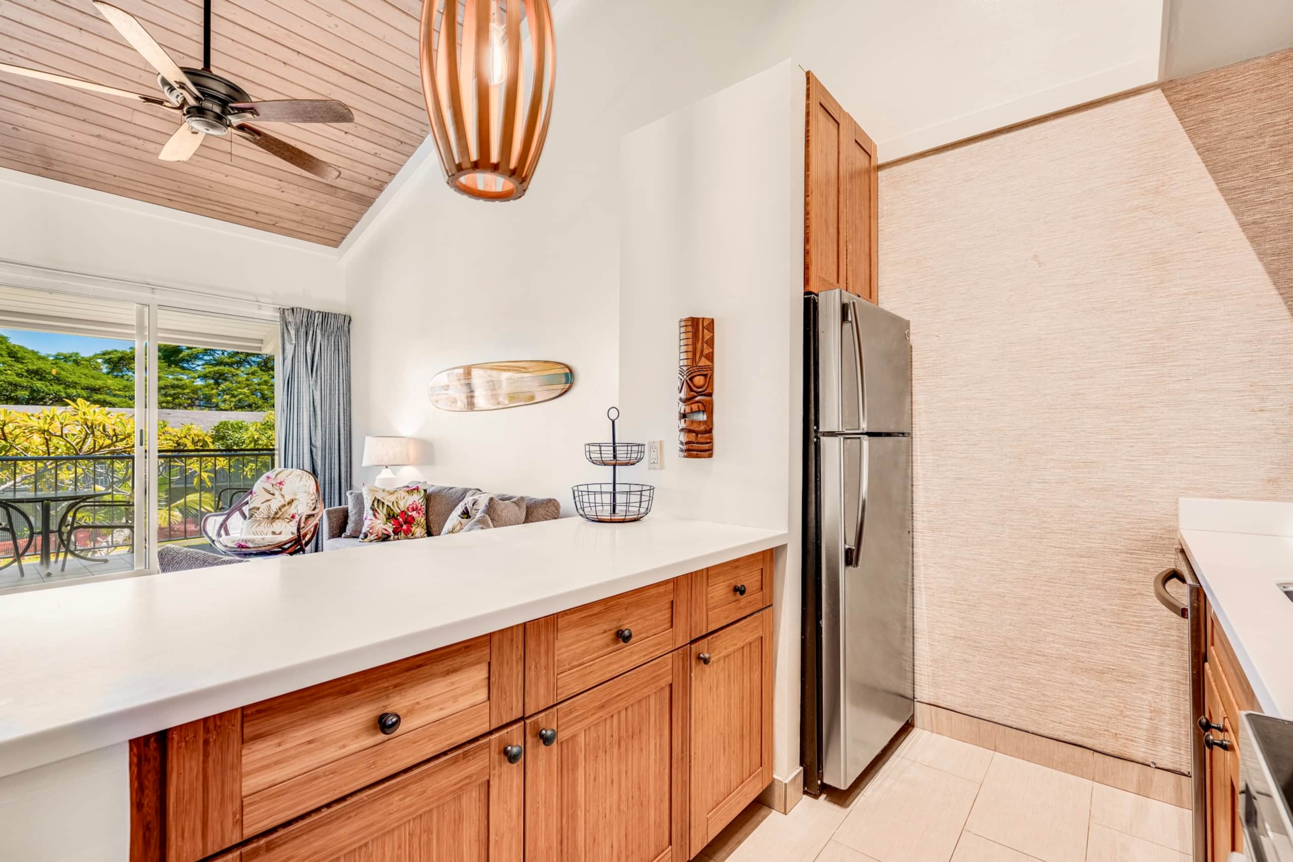 Spacious Maui retreat near Napili Bay AC & Pools - Image 19