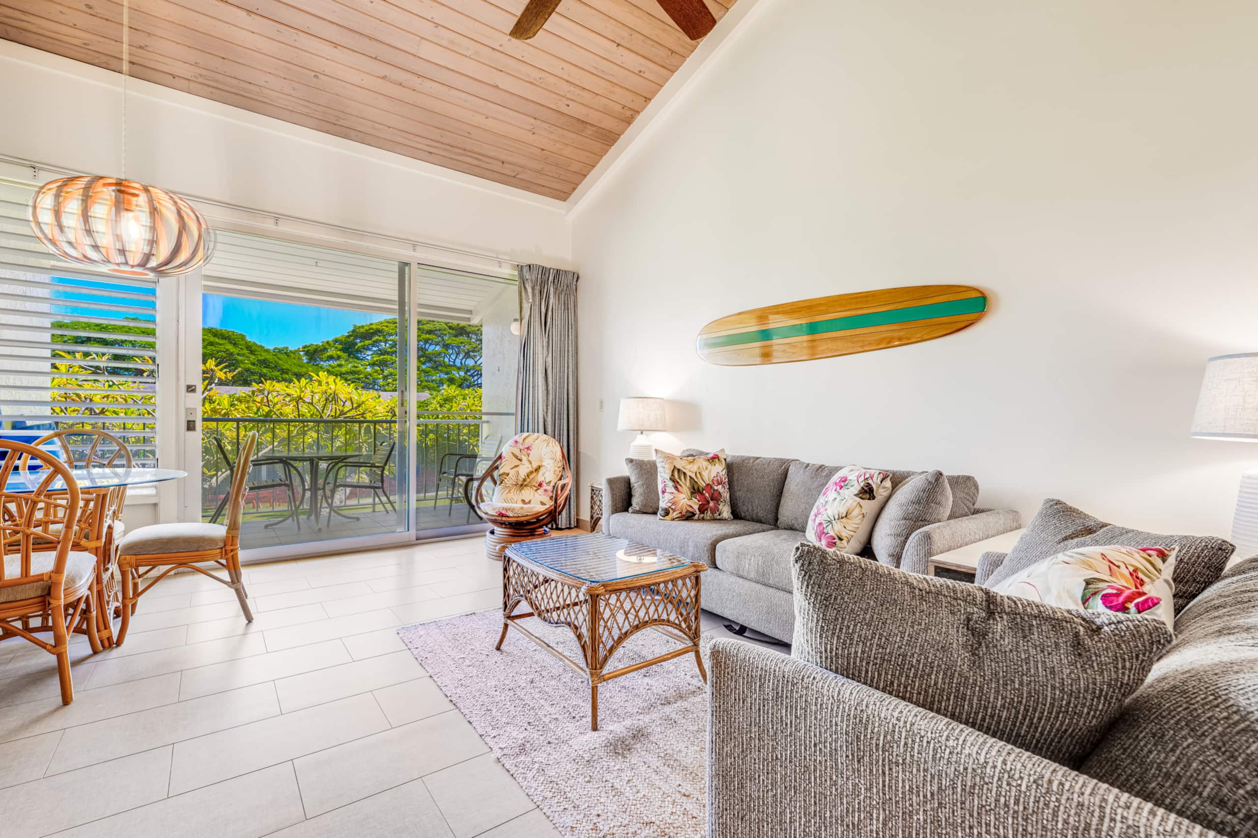 Spacious Maui retreat near Napili Bay AC & Pools - Image 7