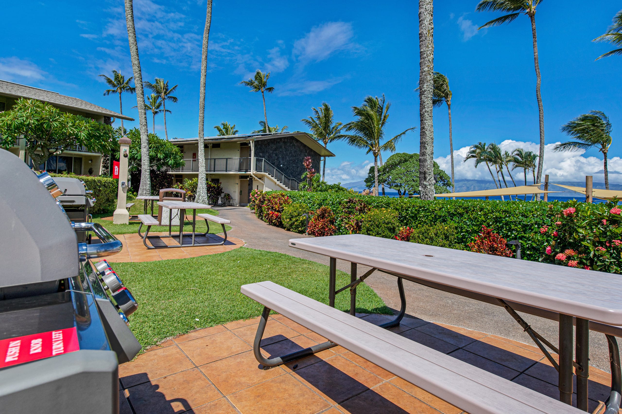 Spacious Maui retreat near Napili Bay AC & Pools - Image 39