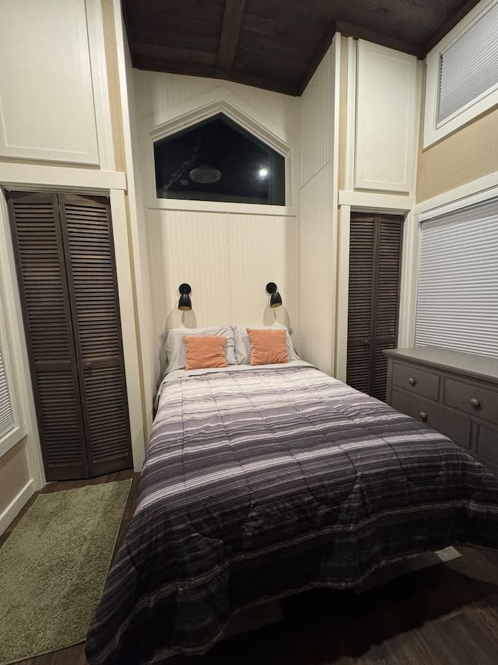 Tiny Home With Horse Motel Available - Stephenville, TX