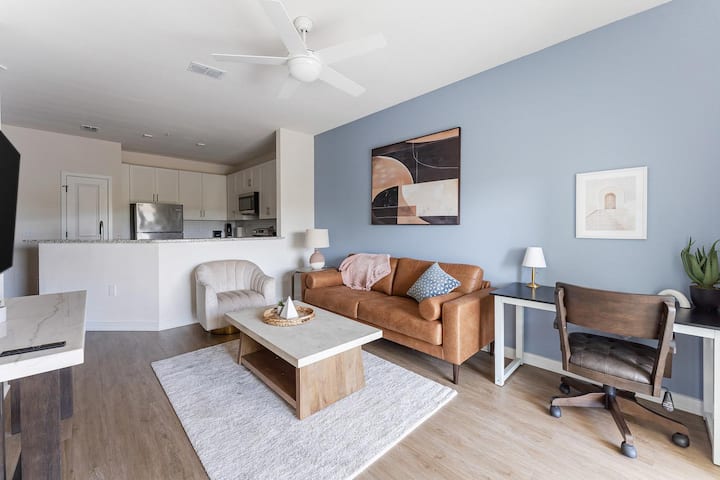 Landing | Incredible 1bd, Clubhouse, Pool - 레이클랜드