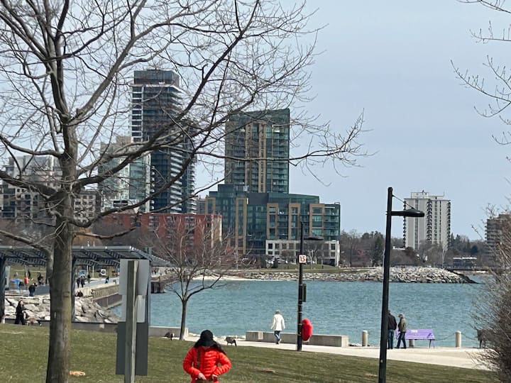 Stunning Waterfront 2 Bed 2 Bath Condo - Lake View - Burlington