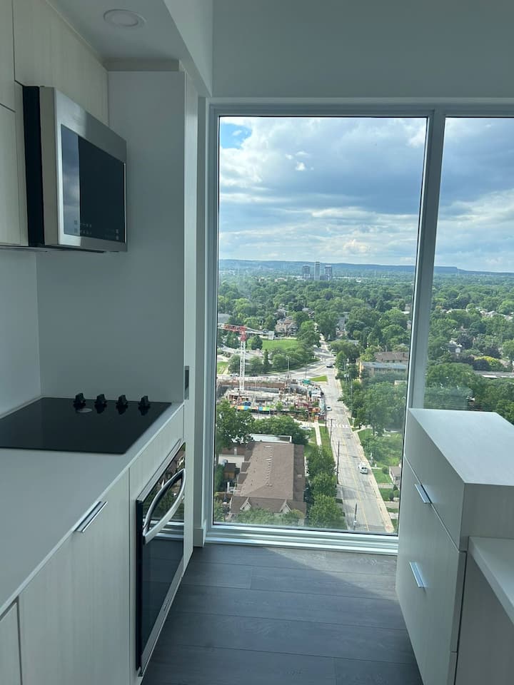 Stunning Waterfront 2 Bed 2 Bath Condo - Lake View - Burlington