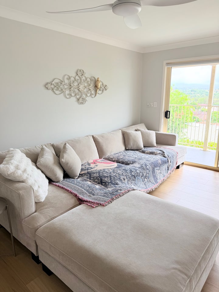 The Dell: A Poolside Family Holiday Home - Coolangatta