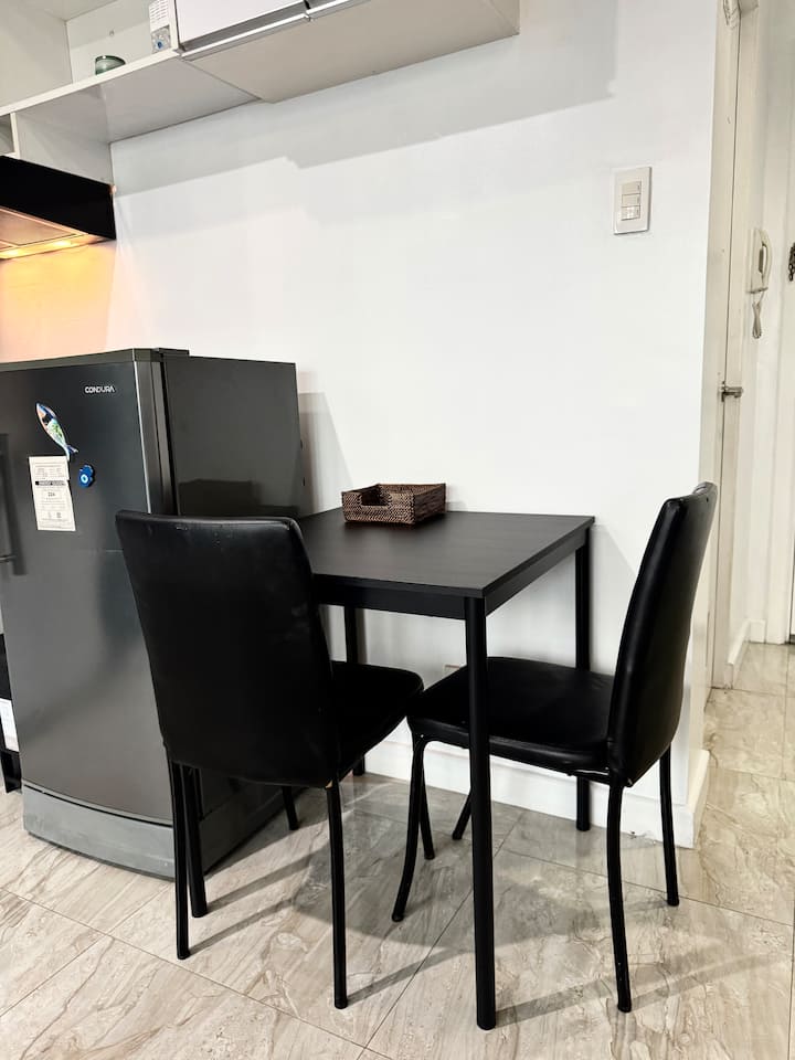 Balcony Studio|fastwifi|netflix|pool|gym - Makati