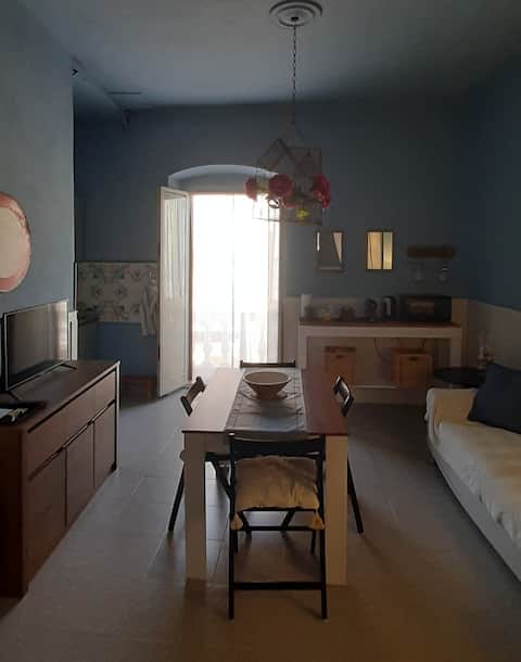 Top Airbnb: quiet apartment in the heart of the village a Sant'antioco