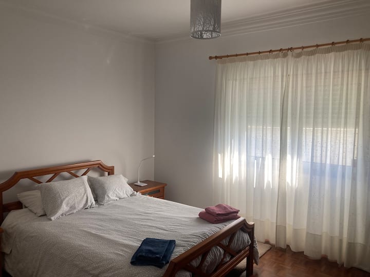 A Casa Do Telhado Escuro - Amadora