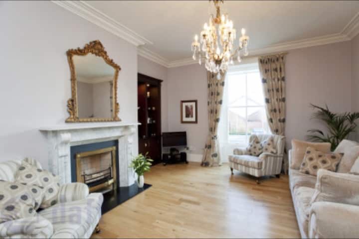 Stunning 2 Bed Suite Apt 10 Mins To City - Dublin