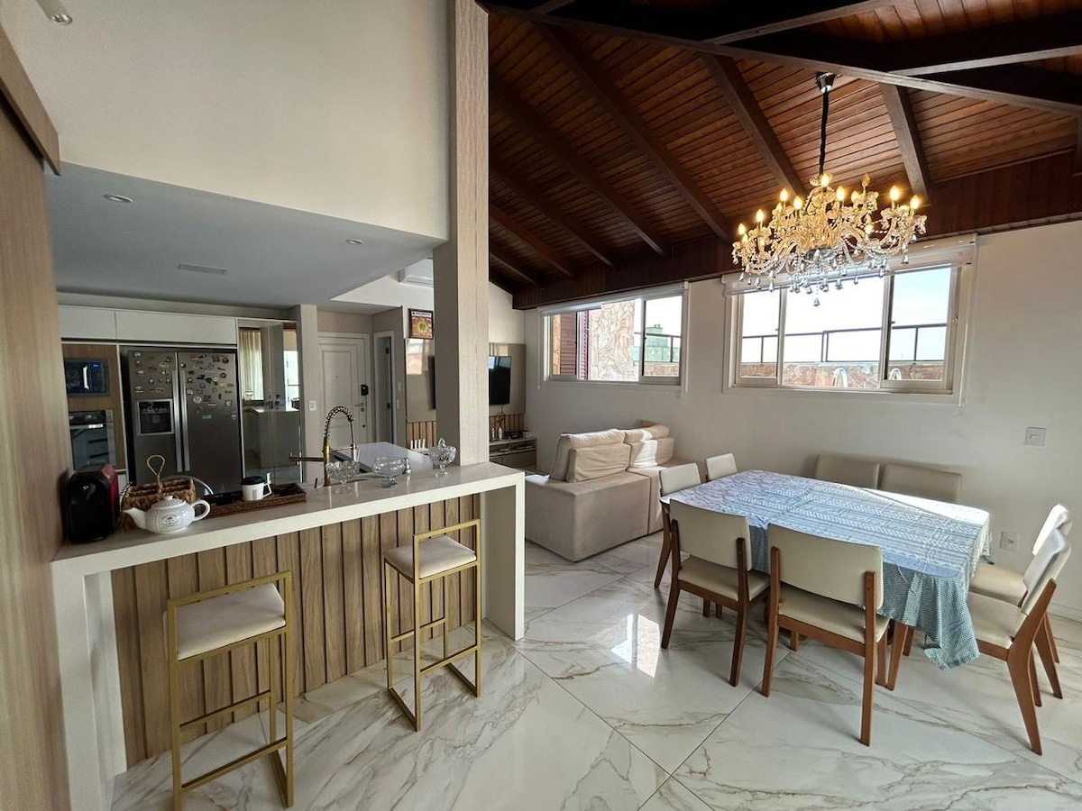Stunning Oversized Penthouse Suite With Private Pool Access image